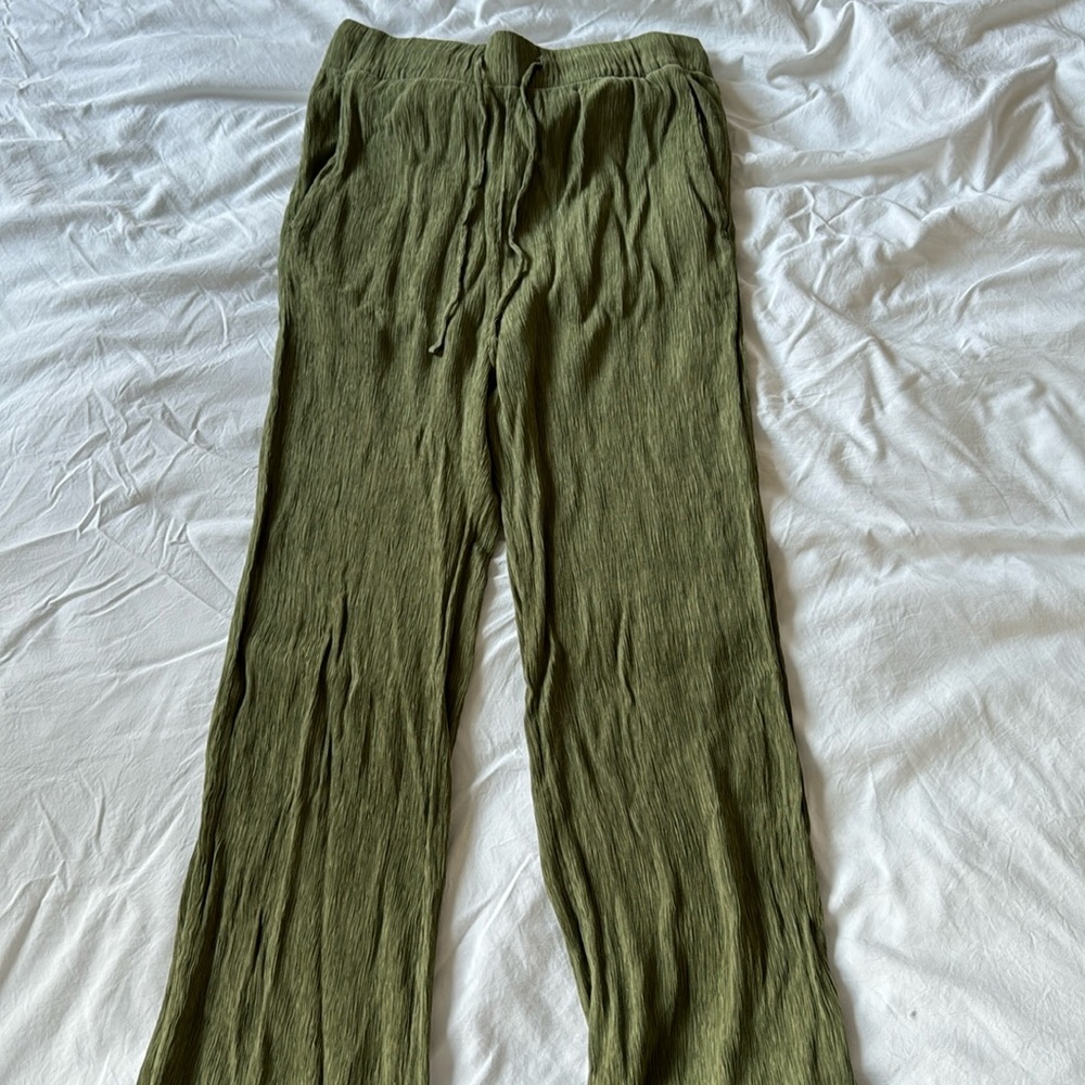 Abercrombie and fitch green crinkle pant